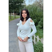 New Laviva Kadın Ekru V Yaka, Uzun Kol, Vucüda Oturan Esnek Kumaş, Omuzları Fırfır Detaylı, Triko Bluz