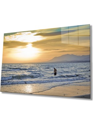 Miray Life Gün Batımında Denize Giren Adam