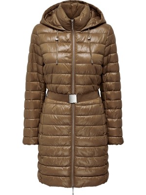 Only Kapüşonlu Kemer Detaylı Midi Şişme Mont Kadın Kışlık