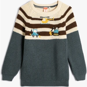 Kazak Uzun Kollu Yuvarlak Yaka Işleme Detaylı Araçlar Temalı