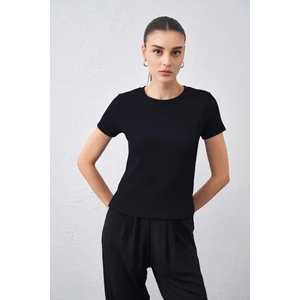 Tena Moda Kadın Siyah Bisiklet Yaka Bürümcük Kumaş Bluz