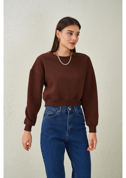 Tena Moda Kadın Kahve Bisiklet Yaka Üç Iplik Oversize Crop Sweatshirt