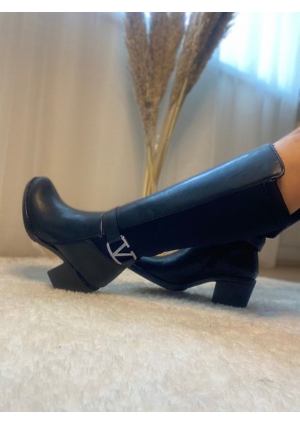 Siyah V Tokalı Fermuarlı Arkası Lastikli Çizme fiyatları