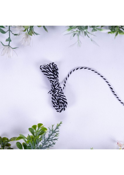 Marteniçka siyah beyaz büküm bileklik ipi, 2 mm 10 metre