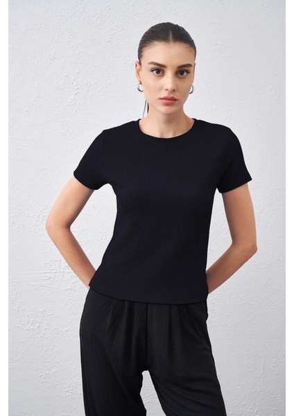 Tena Moda Kadın Siyah Bisiklet Yaka Bürümcük Kumaş Bluz