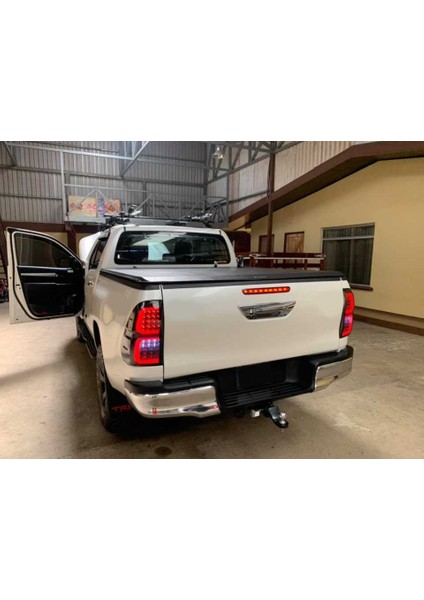 Toyota Hilux Revo 2016+ LED Stop Smoke