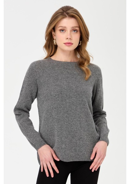 Kadın Sıfır Yaka Klasik Yün Kazak Füme modelleri