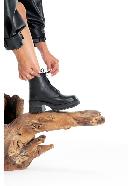 Deri Bağcıklı Fermuarlı Rahat Kadın Bot Ayakkabı modelleri