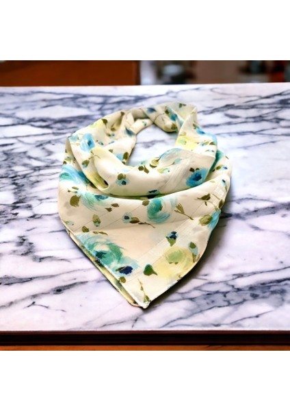 Beyaz Zemin Üzerine Mavi Renk Çiçek Desenli %100 Ipek Fular Bandana fiyatları