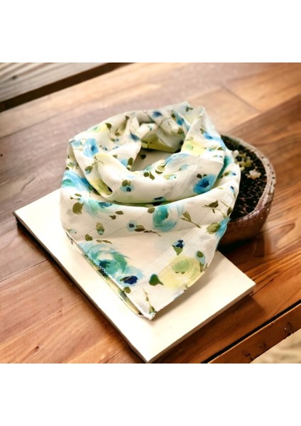 Beyaz Zemin Üzerine Mavi Renk Çiçek Desenli %100 Ipek Fular Bandana modelleri