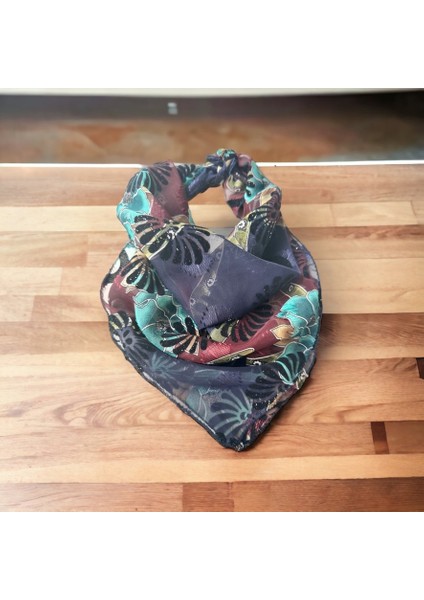 Siyah Renk Zemin Üzerine Renkli Çiçek Desenli Vegan %100 Ipek Fular Bandana fiyatları