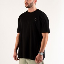 Okiiforme Oversize Basic Siyah Göğüs Baskılı Unisex Tshirt