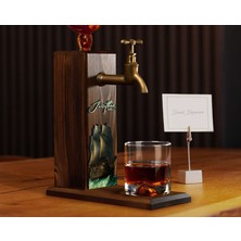 Bk Gift Kişiye Özel Kabartma Isimli Tarihli Pirates Ship Tasarımlı Musluklu Ceviz Ahşap Şarap Standı-4, Viski Çeşmesi, Babaya Hediye, Içecek Dispenseri
