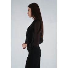 Feminist Siyah Kolları Şifon Gömlek 4202643.01