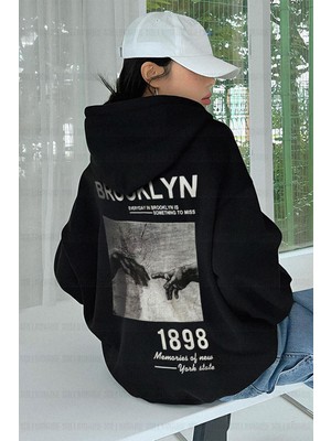 Millionaire Kadın Siyah 1898 Brooklyn Baskılı 3 Iplik Şardonlu Kapüşonlu Oversize Salaş Bol Kesim Hoodie Sweatshirt