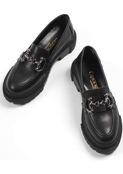 Oval Burunlu Metal Tokalı Trak Tabanlı Kadın Loafer