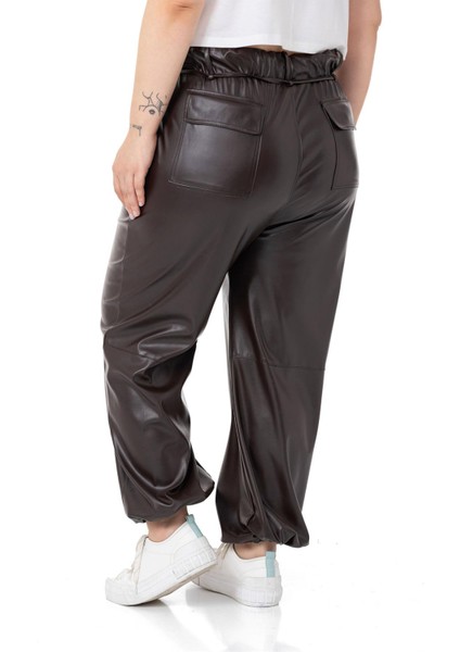 Büyük Beden Paçası Büzgü Detaylı Deri Koyu Kahverengi Pantolon modelleri