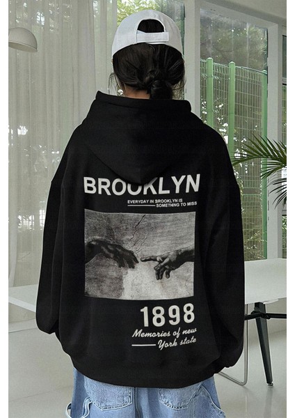 Kadın Siyah 1898 Brooklyn Baskılı 3 Iplik Şardonlu Kapüşonlu Oversize Salaş Bol Kesim Hoodie Sweatshirt