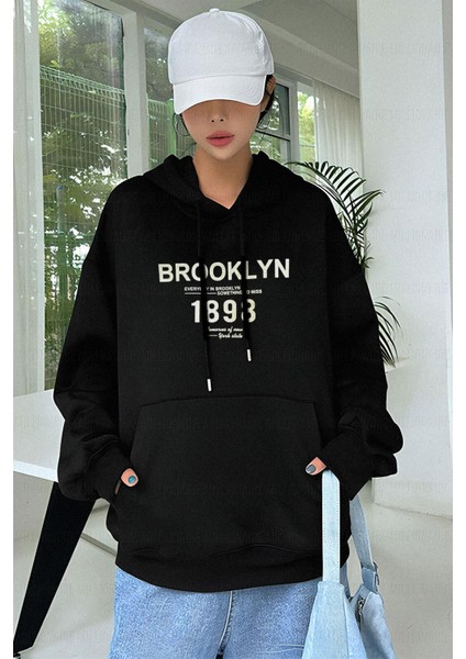 Kadın Siyah 1898 Brooklyn Baskılı 3 Iplik Şardonlu Kapüşonlu Oversize Salaş Bol Kesim Hoodie Sweatshirt