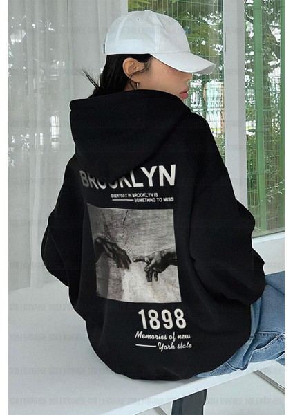 Kadın Siyah 1898 Brooklyn Baskılı 3 Iplik Şardonlu Kapüşonlu Oversize Salaş Bol Kesim Hoodie Sweatshirt