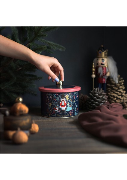 ER141-V1 Tales Nutcracker Desenli Yuvarlak Metal Saklama Kabı 14 cm