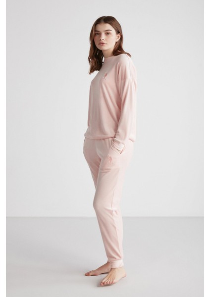 16949 Kadın Pembe Yuvarlak Yaka Uzun Kollu Pijama Takımı fiyatları