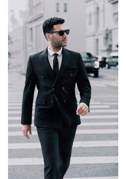 Dar Kesim Çizgili Siyah Kruvaze Takım Elbise