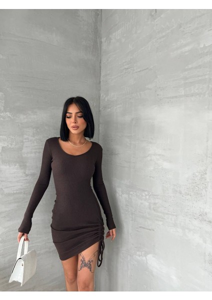 Kadın Vücuda Oturan Büzgü Detaylı Fitilli Esnek Elbise modelleri