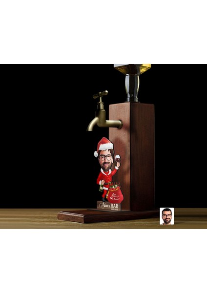 Gift Kişiye Özel Erkek Yılbaşı Karikatürlü Musluklu Ahşap Viski Standı-3, Viski Çeşmesi, Doğum Günü Hediyesi, Içecek Dispenseri