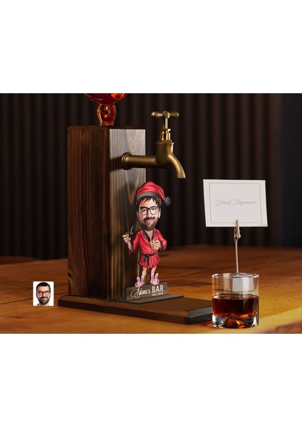 Gift Kişiye Özel Erkek Yılbaşı Karikatürlü Musluklu Ahşap Viski Standı-6, Viski Çeşmesi, Doğum Günü Hediyesi, Içecek Dispenseri modelleri