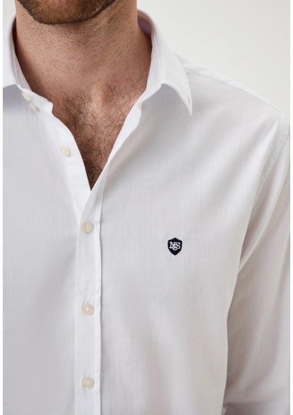 Erkek Pamuk Gömlek Beyaz Balıksırtı Desenli Slim Fit Düğmeli Yakalı Logo Detaylı 7279 fırsatları