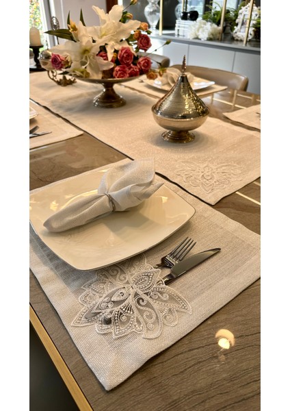 Fransız Dantelli Gümüş Simli Beyaz Amerikan Servis ve Runner Set