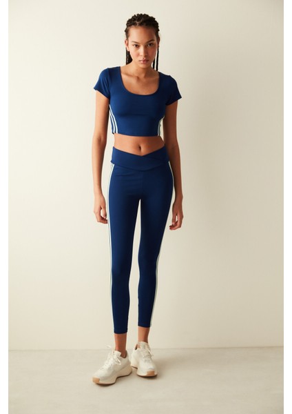 Lacivert Kısa Kollu Yanı Şerit Detaylı Crop Bluz