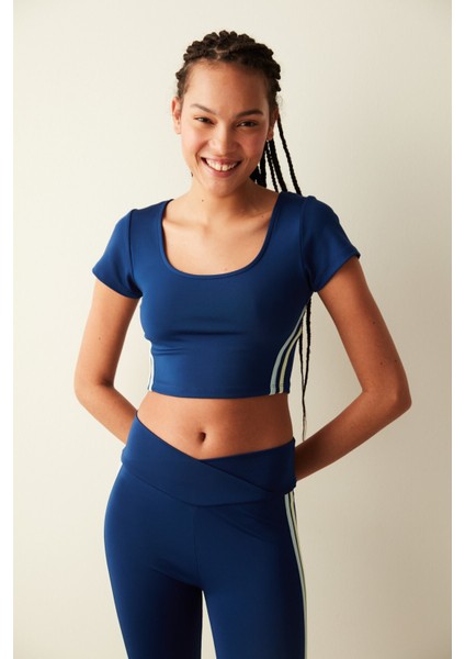 Lacivert Kısa Kollu Yanı Şerit Detaylı Crop Bluz fiyatları