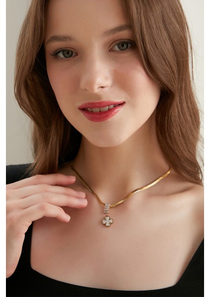 Kadın Lara Model Zirkon Taşlı Çelik Altın Kaplama Su Yolu Gerdanlık Abiye Elbise Kombin Stil Kolye