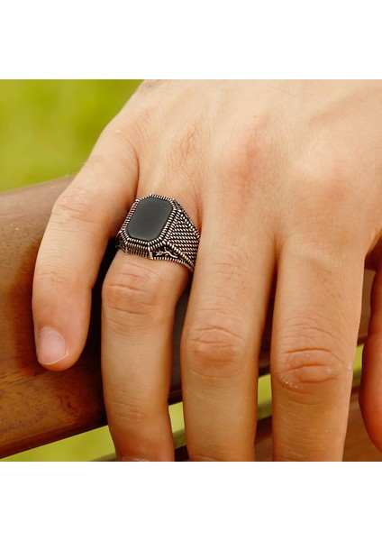 Lale Işlemeli Siyah Oniks Taşlı 925 Ayar Gümüş Erkek Yüzük fırsatları