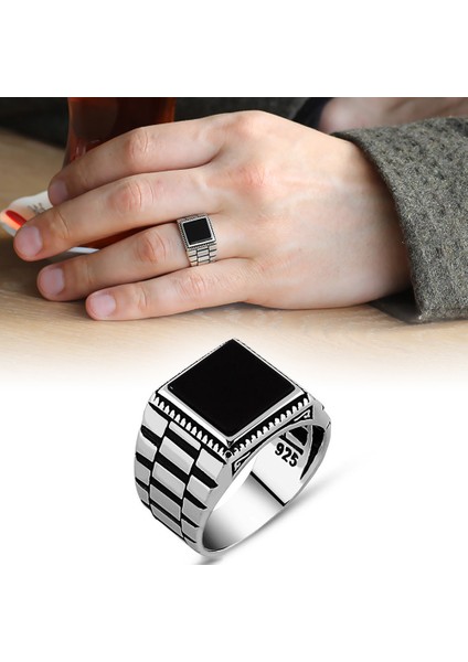 Simetrik Desenli Siyah Oniks Taşlı 925 Ayar Gümüş Erkek Yüzük