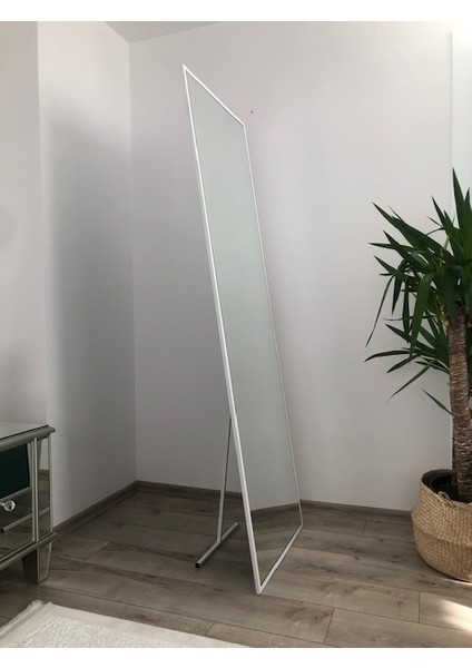 Beyaz Metal Çerçeveli Ayaklı 180X60 cm Boy Aynası