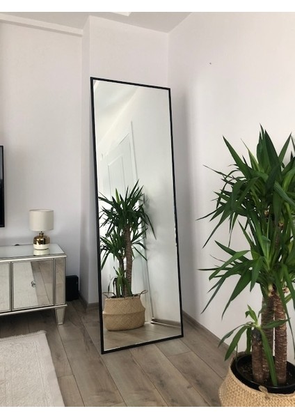 Siyah Metal Çerçeveli Ayaklı 180X60 cm Boy Aynası
