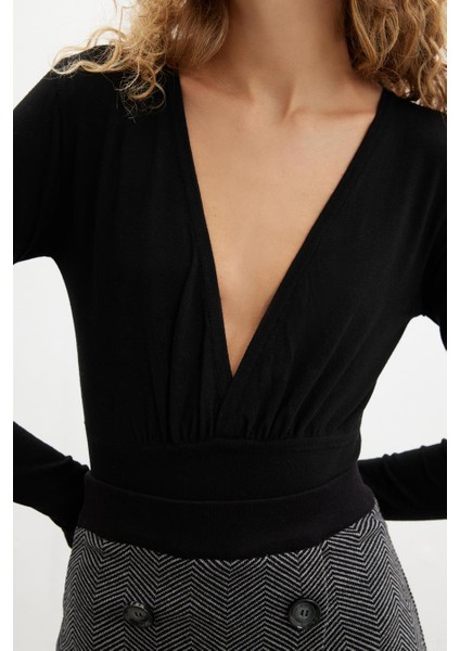 Styleboom X Peraluna DEVON BODYSUIT V Yaka Uzun Kol Alttan Çıtçıtlı Kadın Triko Body - Siyah fırsatları