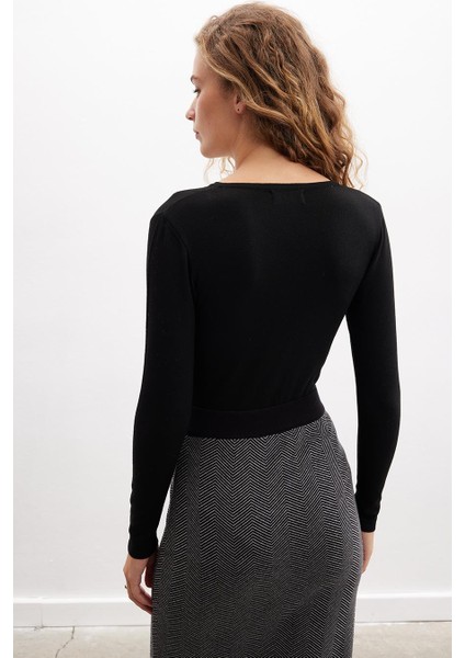 Styleboom X Peraluna DEVON BODYSUIT V Yaka Uzun Kol Alttan Çıtçıtlı Kadın Triko Body - Siyah indirimleri