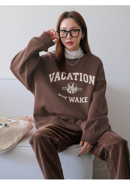 Kadın Kahve Vacation Joy Wake Baskılı Oversize Bisiklet Yaka Sweatshirt