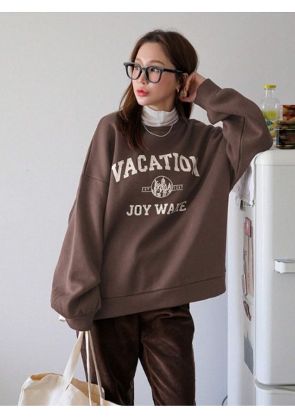 Kadın Kahve Vacation Joy Wake Baskılı Oversize Bisiklet Yaka Sweatshirt