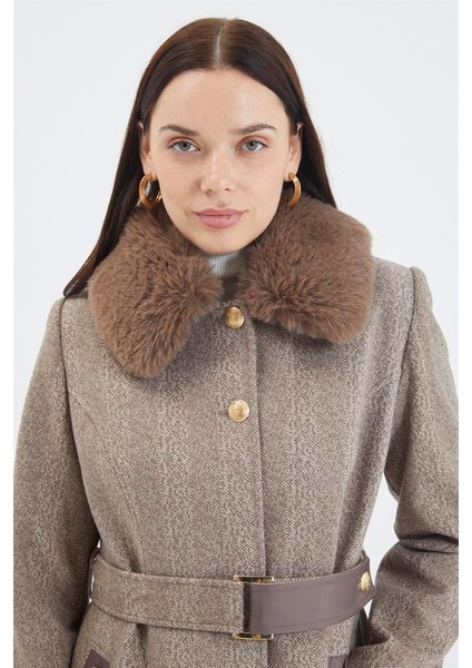 Kürk Yaka Kemer Detaylı Kaşe Manto fırsatları