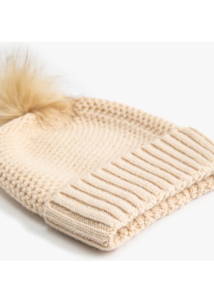 Lastikli Örgü Bere Kenarları Katlı Peluş Ponpon Detaylı modelleri