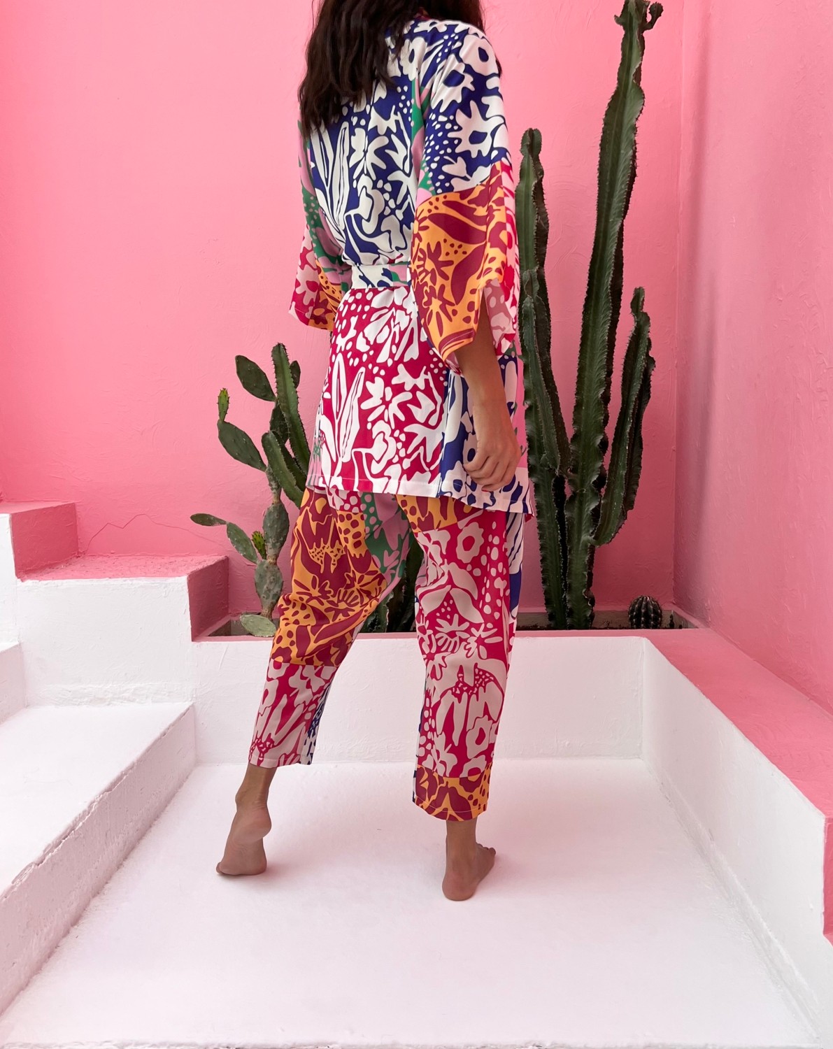 Hangout Design Store HANGOUT Kısa Kimono - Colorful Flower, Jasmine Poly görsel 2