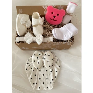 Masal Baby Kids Kız Bebek Fistolu Bandanalı Patik & Bebek Bone & Kıvrık Çorap & Banyo Süngeri & Pamuklu Mendil / Yenidoğan Hediye Kutusu
