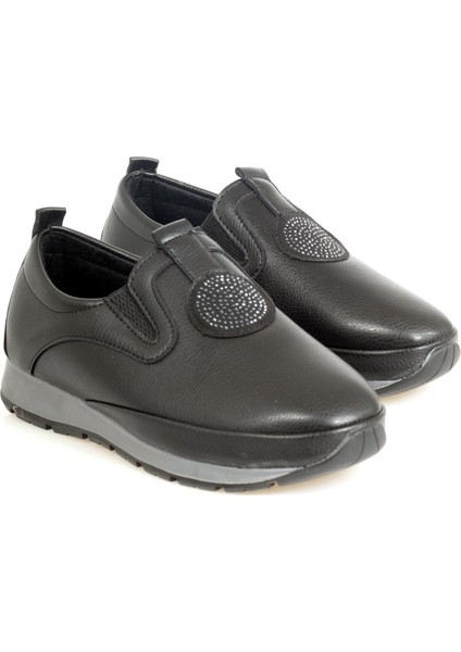 Siyah Yandan Lastikli Iç Kısmı Deri Taş Detaylı Bayan Ayakkabı