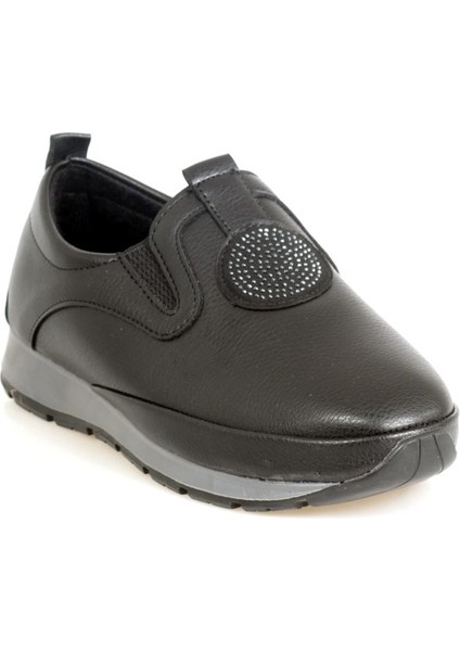 Siyah Yandan Lastikli Iç Kısmı Deri Taş Detaylı Bayan Ayakkabı modelleri