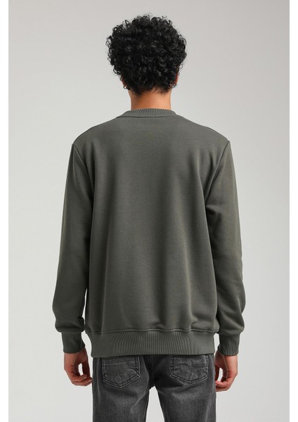 Bisiklet Yaka Haki Slim Fit Sweatshirt 23FWM60161 fırsatları
